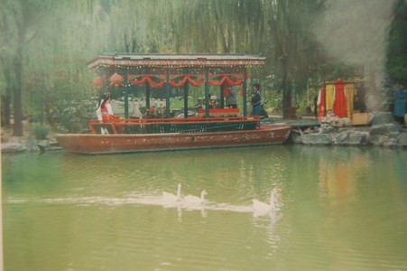redchambergarden01